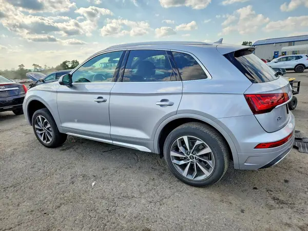 WA1BAAFY8M2136230 2021 AUDI Q5 - Image 2