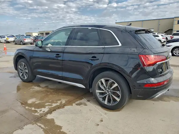 WA1BAAFY9M2032488 2021 AUDI Q5 - Image 2