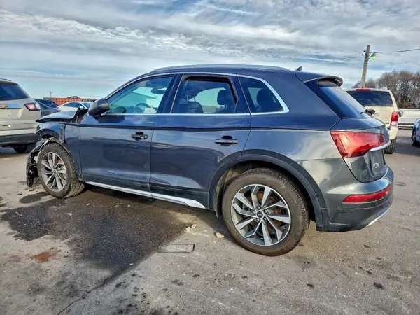 WA1BAAFY9M2039070 2021 AUDI Q5 - Image 2