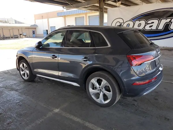 WA1BAAFY9M2062171 2021 AUDI Q5 - Image 2
