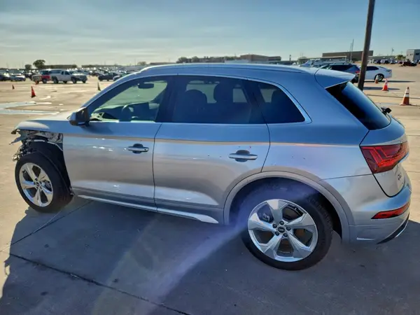 WA1BAAFY9M2063465 2021 AUDI Q5 - Image 2