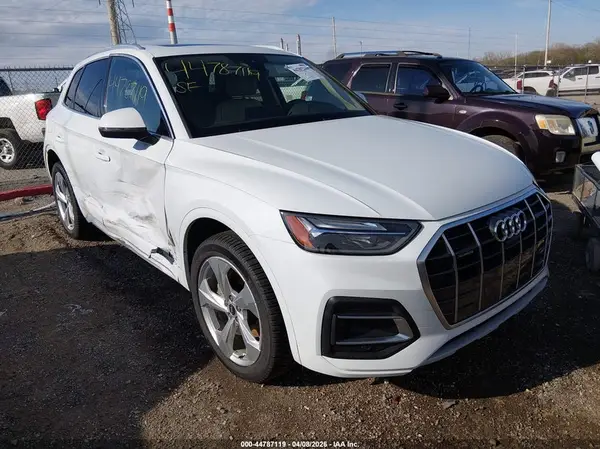 WA1BAAFY9M2082274 2021 AUDI Q5 - Image 1