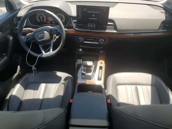 WA1BAAFY9M2108985 2021 AUDI Q5 - Image 8