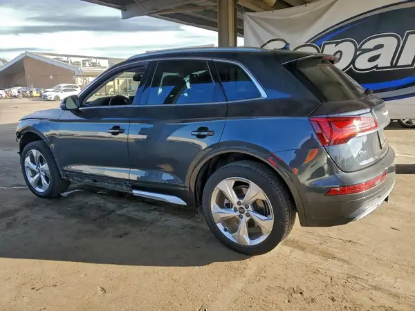 WA1BAAFY9M2110977 2021 AUDI Q5 - Image 2