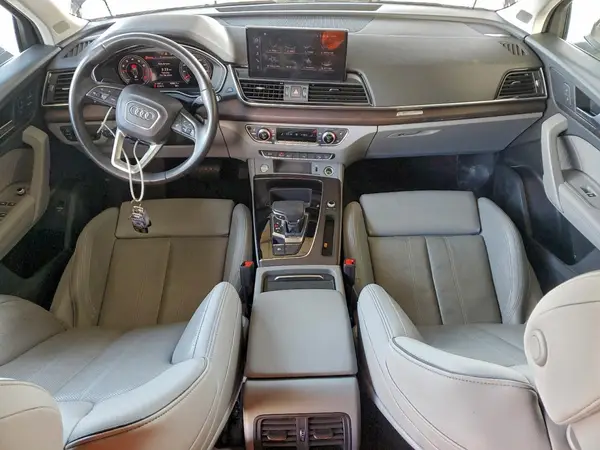 WA1BAAFY9M2110977 2021 AUDI Q5 - Image 8