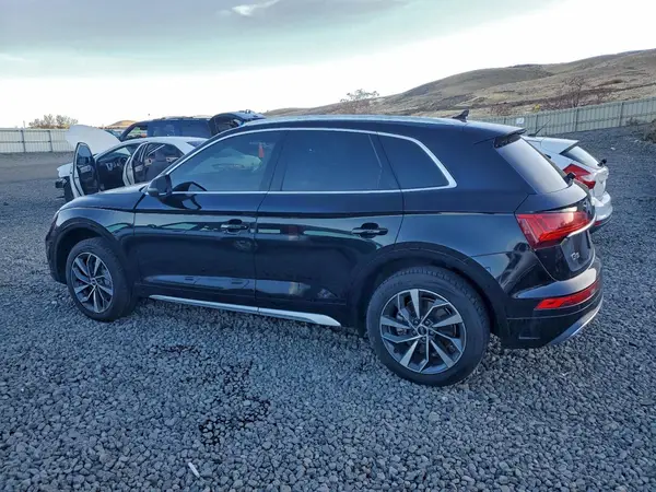 WA1BAAFY9M2115788 2021 AUDI Q5 - Image 2