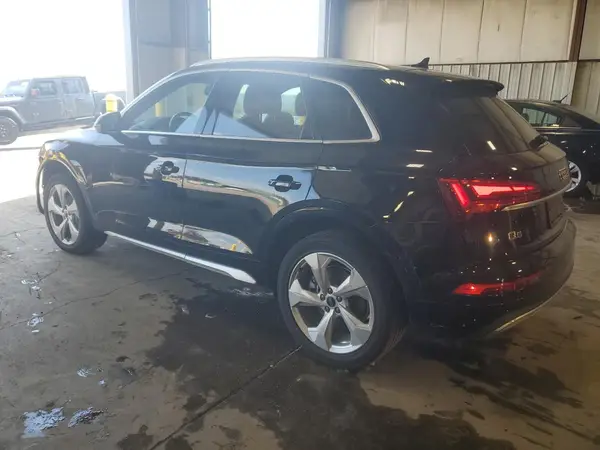 WA1BAAFY9M2135832 2021 AUDI Q5 - Image 2