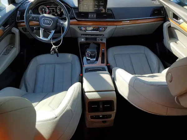 WA1BAAFY9M2138407 2021 AUDI Q5 - Image 8