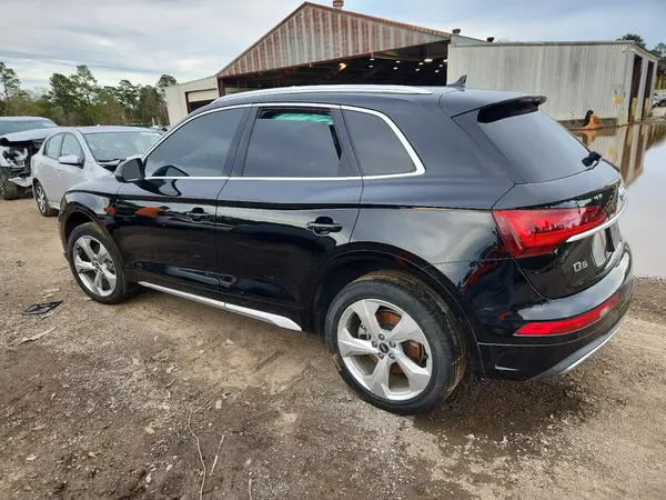 WA1BAAFYXM2006823 2021 AUDI Q5 - Image 2