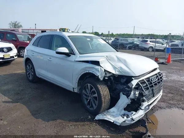 WA1BAAFYXM2050028 2021 AUDI Q5 - Image 1