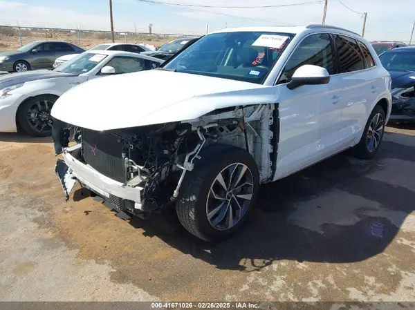 WA1BAAFYXM2125942 2021 AUDI Q5 - Image 2