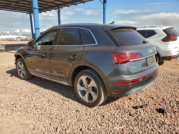 WA1BAAFYXM2130283 2021 AUDI Q5 - Image 2