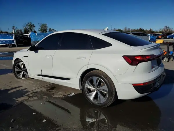 WA1BAAGE0RB022184 2024 AUDI Q8 - Image 2