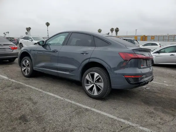 WA1BAAGE4RB031115 2024 AUDI Q8 - Image 2