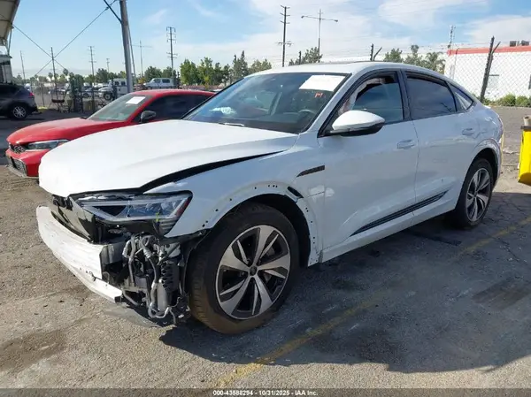 WA1BAAGE4RB036153 2024 AUDI Q8 - Image 2