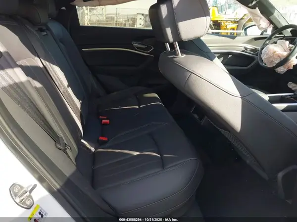 WA1BAAGE4RB036153 2024 AUDI Q8 - Image 8