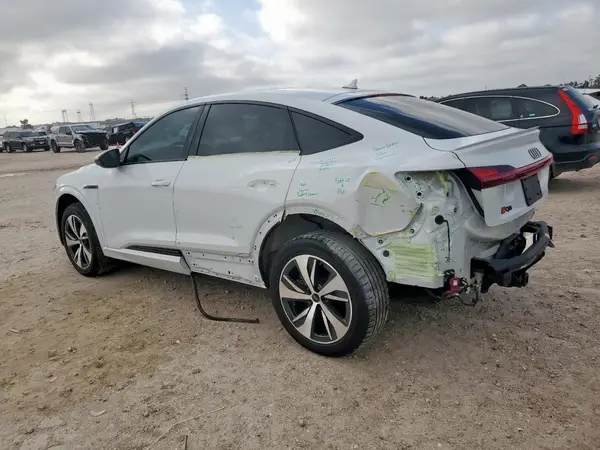 WA1BAAGE5RB016851 2024 AUDI Q8 - Image 2