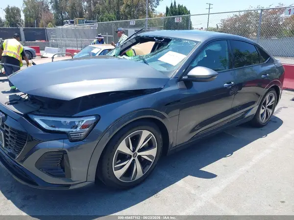 WA1BAAGE8RB038309 2024 AUDI Q8 - Image 2