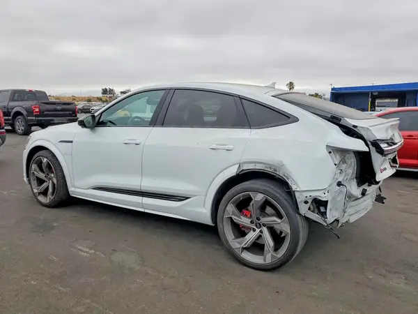 WA1BCBGE3RB045510 2024 AUDI SQ8 - Image 2