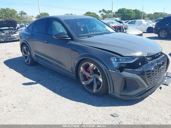 WA1BCBGE8RB049813 2024 AUDI SQ8 - Image 1