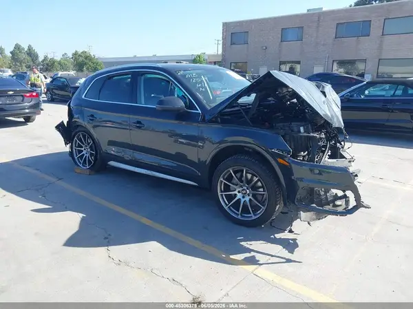 WA1BNAFY0J2225323 2018 AUDI Q5 - Image 1