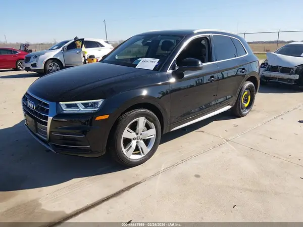 WA1BNAFY0K2017492 2019 AUDI Q5 - Image 2