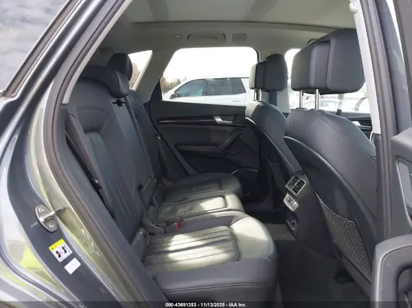 WA1BNAFY0K2035975 2019 AUDI Q5 - Image 8