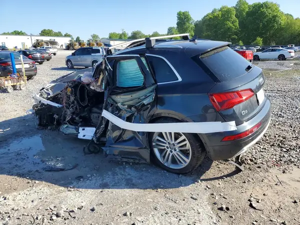 WA1BNAFY0K2037709 2019 AUDI Q5 - Image 2