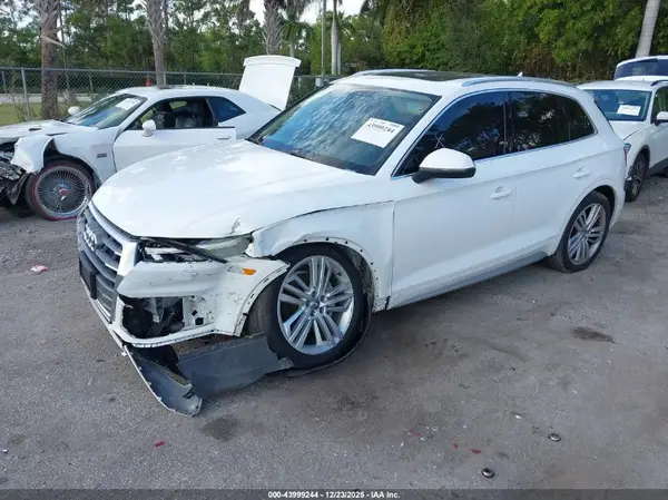 WA1BNAFY0K2048306 2019 AUDI Q5 - Image 2