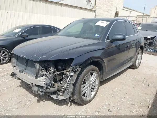 WA1BNAFY0K2049679 2019 AUDI Q5 - Image 2