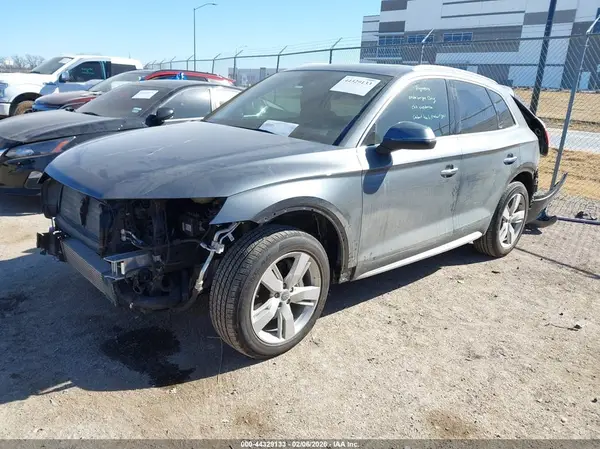 WA1BNAFY0K2059791 2019 AUDI Q5 - Image 2
