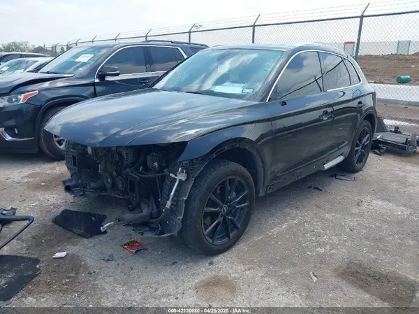 WA1BNAFY0K2063954 2019 AUDI Q5 - Image 2