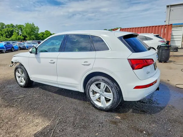 WA1BNAFY0K2067048 2019 AUDI Q5 - Image 2