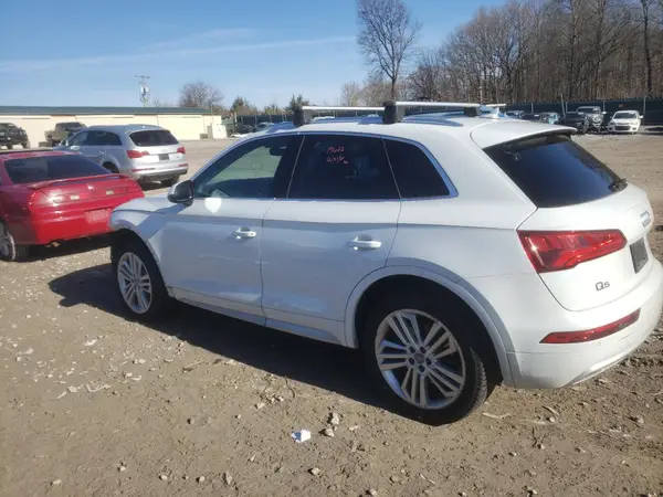 WA1BNAFY0K2068247 2019 AUDI Q5 - Image 2