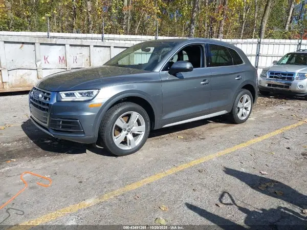 WA1BNAFY0K2076901 2019 AUDI Q5 - Image 2