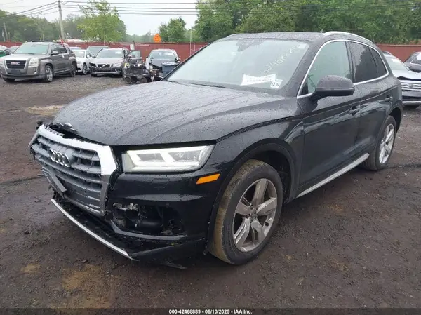 WA1BNAFY0K2079460 2019 AUDI Q5 - Image 2