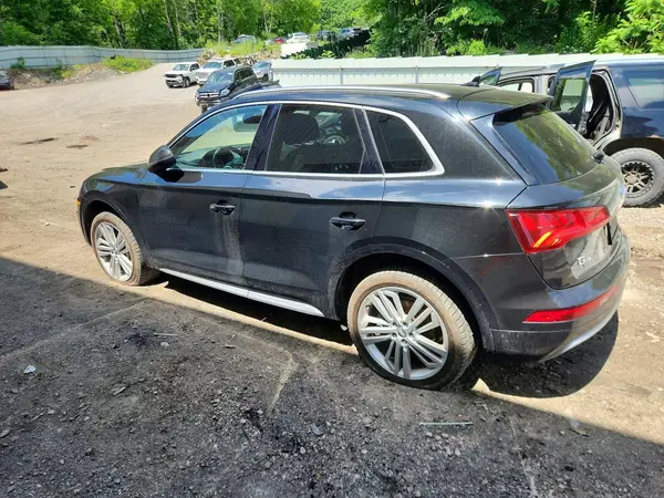 WA1BNAFY0K2083640 2019 AUDI Q5 - Image 2