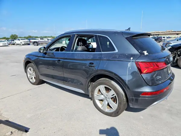 WA1BNAFY0K2092824 2019 AUDI Q5 - Image 2