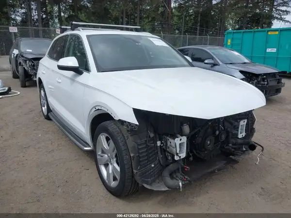 WA1BNAFY0K2093696 2019 AUDI Q5 - Image 1
