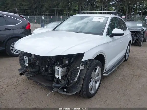 WA1BNAFY0K2093696 2019 AUDI Q5 - Image 2