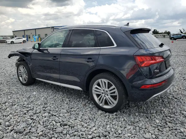 WA1BNAFY0K2129810 2019 AUDI Q5 - Image 2