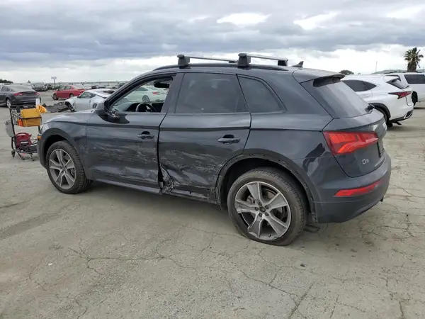 WA1BNAFY0K2132416 2019 AUDI Q5 - Image 2