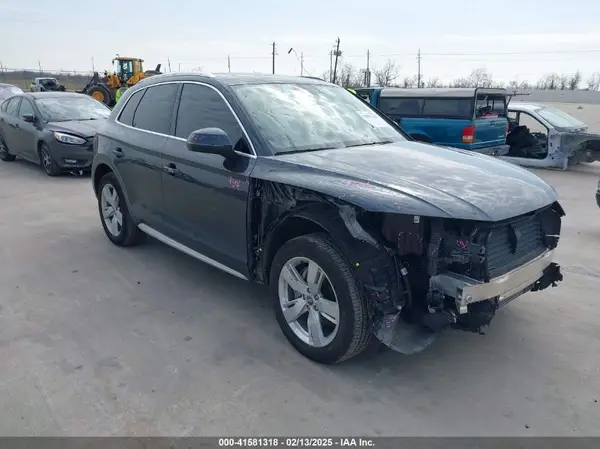 WA1BNAFY0K2135770 2019 AUDI Q5 - Image 1