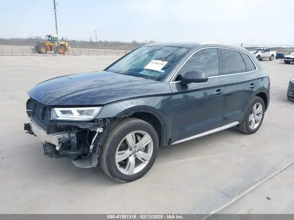 WA1BNAFY0K2135770 2019 AUDI Q5 - Image 2