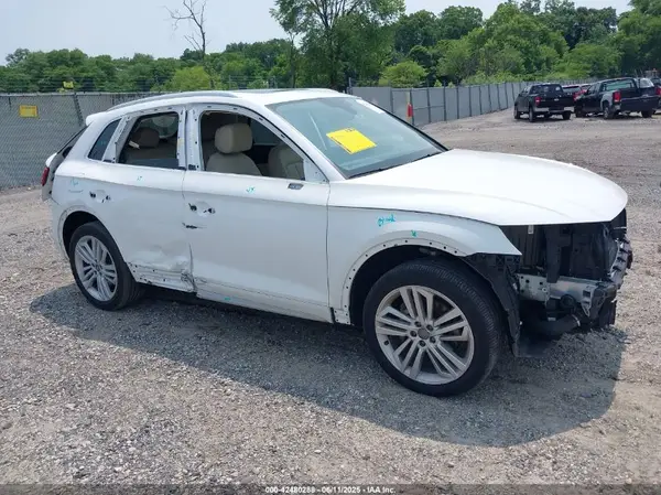 WA1BNAFY0L2032723 2020 AUDI Q5 - Image 1