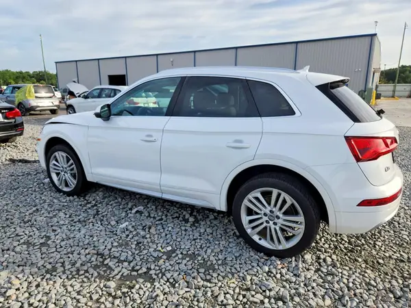 WA1BNAFY0L2086121 2020 AUDI Q5 - Image 2