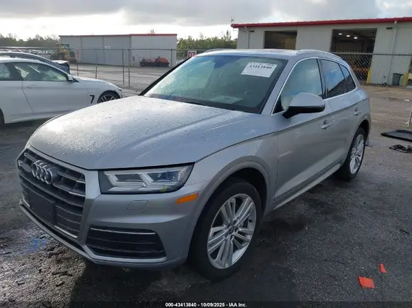 WA1BNAFY1J2009903 2018 AUDI Q5 - Image 2