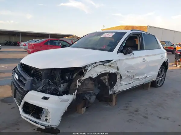 WA1BNAFY1K2025942 2019 AUDI Q5 - Image 2