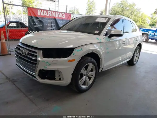 WA1BNAFY1K2042109 2019 AUDI Q5 - Image 2
