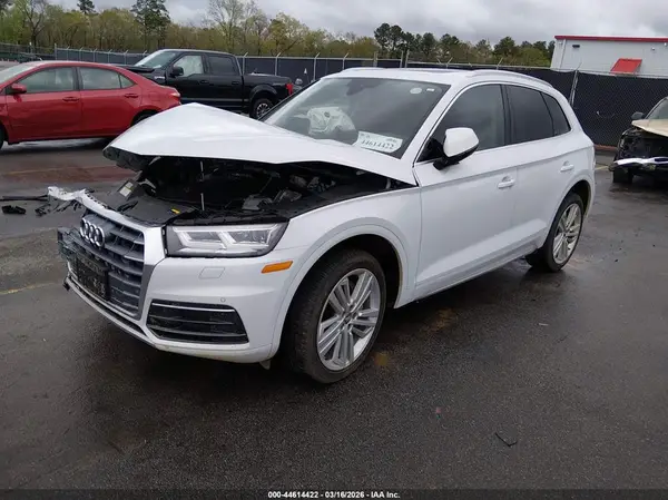 WA1BNAFY1K2050002 2019 AUDI Q5 - Image 2